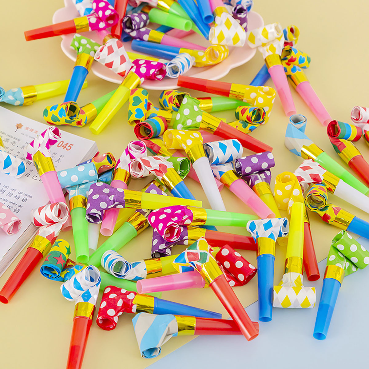 30PCS Bunte Pfeifen Spielzeug  – Party Games Engagement Bewertung und Preis